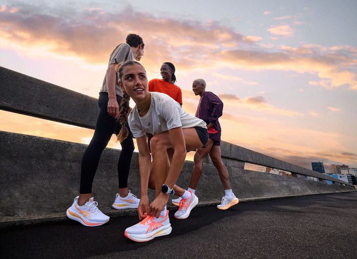 글로벌 스포츠 브랜드 아식스(ASICS)가 '라이즈 & 샤인(RISE & SHINE™)' 컬렉션을 선보인다고 9일 밝혔다. *재판매 및 DB 금지