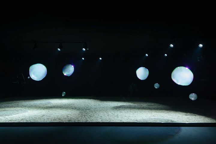 [서울=뉴시스] 파라다이스시티 아트스페이스에 전시된 '비욘드 더 호라이즌' (사진=파라다이스 제공) *재판매 및 DB 금지