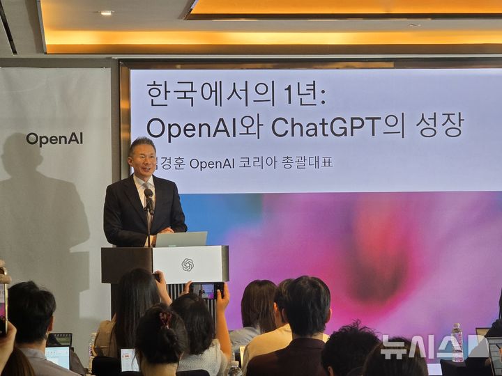 [서울=뉴시스]오동현 기자 = 김경훈 오픈AI 코리아 총괄 대표가 9일 서울 강남구 조선팰리스 호텔에서 열린 한국 오피스 공식 출범 1주년 기념 기자회견에서 지난 1년간의 한국 사업 성과와 향후 사업 방향을 설명하고 있다. 2026.09.09 odong85@newsis.com