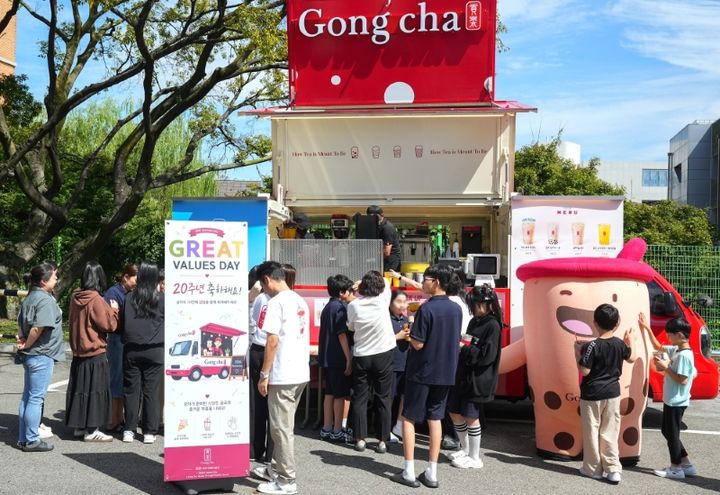 [서울=뉴시스] 공차코리아, 브랜드 설립 20주년 맞아 임직원과 함께 서울농학교 찾아 나눔 실천. (사진=공차코리아 제공) *재판매 및 DB 금지