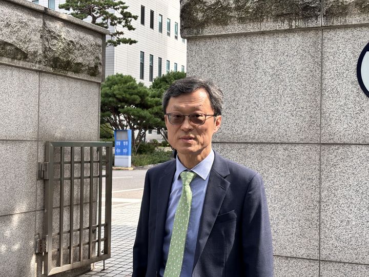 [서울=뉴시스] 신항섭 기자 = 정재권 KBS 이사장이 박장범 사장이 제기한 이사회 결의효력정지 가처분 신청 심문기일에 출석했다. 2026.09.09. photo@newsis.com *재판매 및 DB 금지