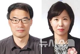 [전주=뉴시스]윤난슬 기자 = 왼쪽부터 김일섭 전주여자상업고등학교 행정실장, 박영옥 미래교육연구원 운영과장 (사진=전북교육청 제공) photo@newsis.com.