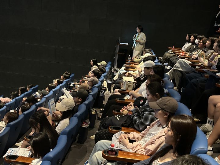 [울산=뉴시스] 고용노동부 울산동부지청이 9일 CGV 울산동구점에서 청년도전 지원사업에 참여 중인 지역 청년 100여명을 대상으로 청년 고용정책과 조선업을 주제로 '고드래곤의 도전! Go! Go!' 행사를 개최했다. (사진=고용노동부 울산동부지청 제공) 2026.09.09. photo@newsis.com *재판매 및 DB 금지