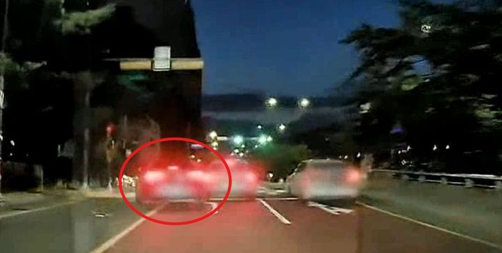 면허정지 상태로 운전하다가 적발되자 도주한 50대 운전자가 중앙선을 넘나들며 도주하는 모습. (사진=경기남부경찰청 제공) *재판매 및 DB 금지
