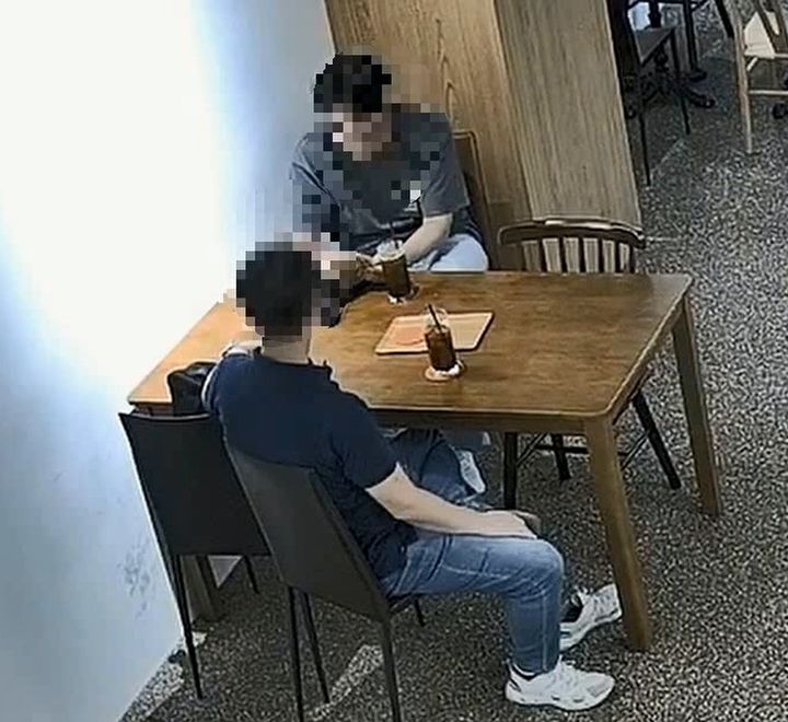 디지털성범죄 사이트에 도박 광고를 게시해 얻은 수익을 나누고 있는 40대들 모습. (사진=경기남부경찰청 제공) *재판매 및 DB 금지