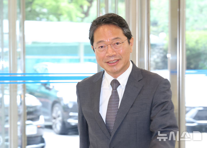 [서울=뉴시스] 조수정 기자 = 김승원 법무부 장관 후보자가 9일 오전 서울 종로구에 마련된 인사청문회 준비사무실로 출근하고 있다. 2026.09.09. chocrystal@newsis.com