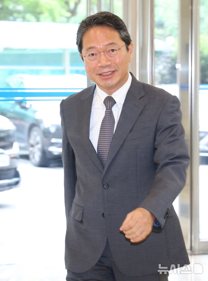[서울=뉴시스] 조수정 기자 = 김승원 법무부 장관 후보자가 9일 오전 서울 종로구에 마련된 인사청문회 준비사무실로 출근하고 있다. 2026.09.09. chocrystal@newsis.com