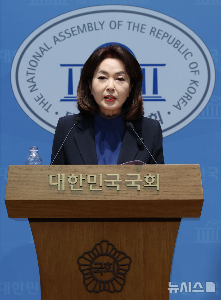 [서울=뉴시스] 고범준 기자 = 김민전 국민의힘 의원이 9일 서울 여의도 국회 소통관에서 김승원 법무부 장관 후보 배우자의 불법 교육시설 운영 관련 기자회견을 하고 있다. 2026.09.09. bjko@newsis.com
