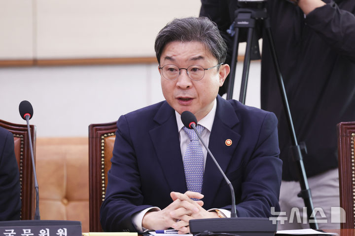 [서울=뉴시스] 김근수 기자 = 이억원 금융위원회 위원장이 9일 오전 서울 여의도 국회에서 열린 제439회국회(정기회) 법제사법위원회 제2차 전체회의에서 잘의에 답하고 있다. 2026.09.09. ks@newsis.com