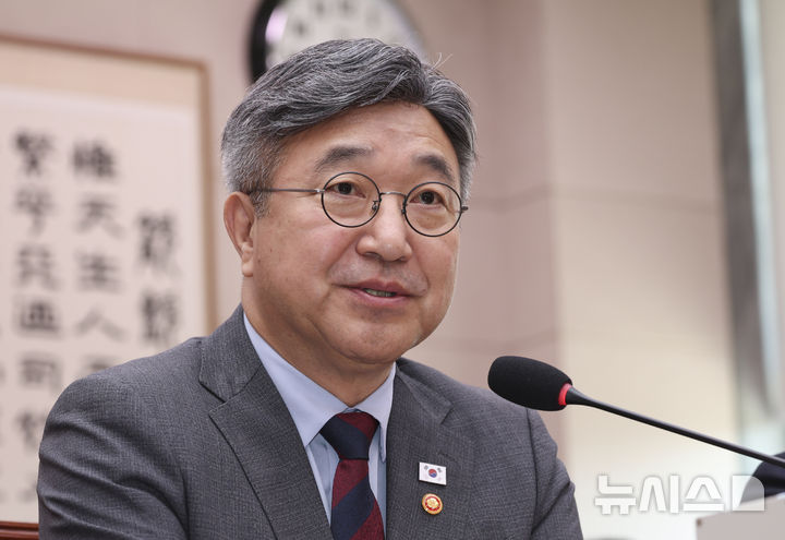 [서울=뉴시스] 김근수 기자 = 윤호중 행정안전부 장관이 9일 오전 서울 여의도 국회에서 열린 제439회국회(정기회) 제2차 법제사법위원회 제2차 전체회의에서 질의에 답하고 있다. 2026.09.09. ks@newsis.com