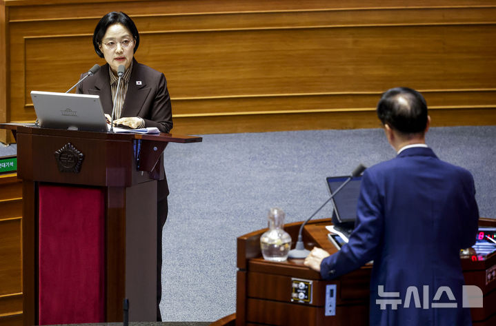 [서울=뉴시스] 정병혁 기자 = 한성숙 국무총리가 9일 서울 여의도 국회에서 열린 제439회국회(정기회) 5차 본회의 정치 분야 대정부질문에서 이해식 더불어민주당 의원의 질의에 답하고 있다. 2026.09.09. jhope@newsis.com