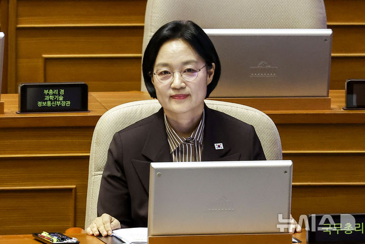 [서울=뉴시스] 정병혁 기자 = 한성숙 국무총리가 9일 서울 여의도 국회에서 열린 제439회국회(정기회) 5차 본회의 정치 분야 대정부질문에서 자리에 앉아 있다. 2026.09.09. jhope@newsis.com