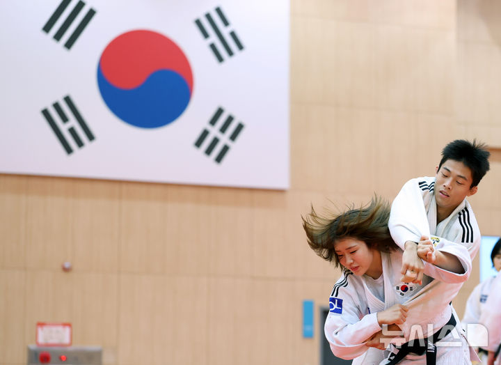 [진천=뉴시스] 황준선 기자 = 허미미가 9일 충북 진천 국가대표 선수촌에서 열린 2026 아이치·나고야 아시안게임 유도 국가대표팀 미디어데이에서 훈련을 하고 있다. 2026.09.09. hwang@newsis.com