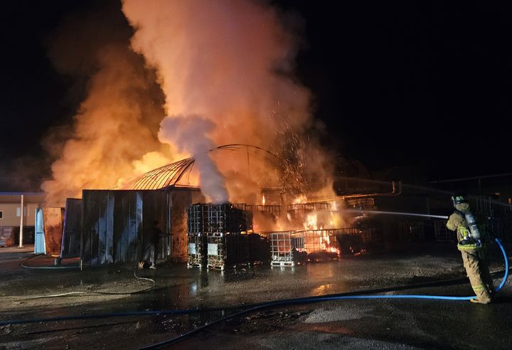 [상주=뉴시스] 캠핑용 장작 제조공장 불 (사진=경북소방본부 제공) 2026.09.10 photo@newsis.com *재판매 및 DB 금지