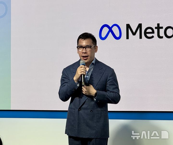 [서울=뉴시스] 윤정민 기자 = 필립 추아 메타 아시아태평양(APAC) 정책 총괄이 10일 오전 서울 강남구 메타코리아 오피스에서 열린 '메타 스크린 스마트' 라운드테이블에서 청소년 보호 조치 '청소년 계정'에 대해 발표하고 있다. 2026.09.10. alpaca@newsis.com