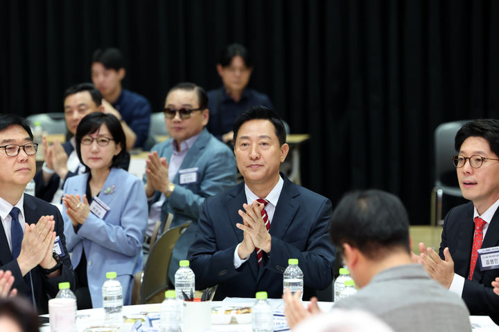 [서울=뉴시스] 오세훈 서울시장이 10일 오전 서울시청 다목적홀에서 열린 G3 서울플랜 발표 행사에 참석해 박수치고 있다. (사진=서울시 제공) 2026.09.10. photo@newsis.com *재판매 및 DB 금지