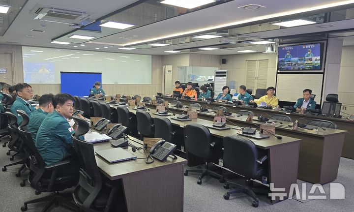 [창원=뉴시스] 10일 오전 경남도청 재난안전대책본부에서 윤환길 경남도 안전정책과장 주재로 '추석 연휴 안전관리대책 점검회의'가 열리고 있다. (사진=경남도 제공) 2026.09.10. photo@newsis.com