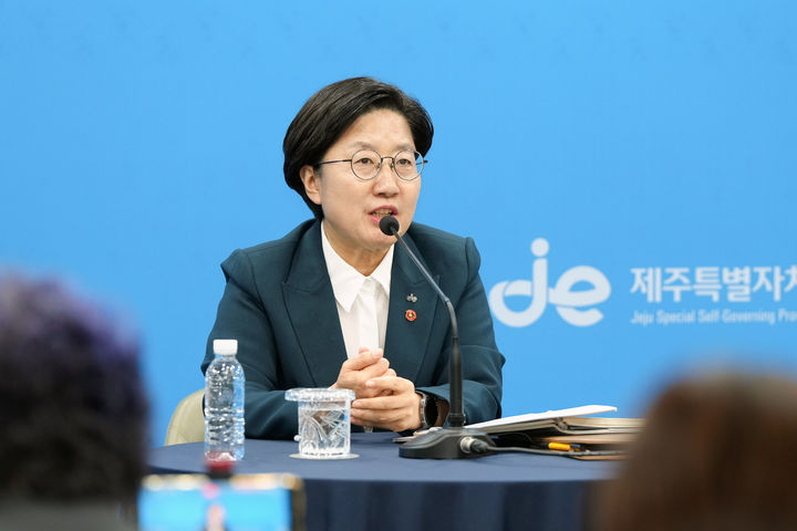 [제주=뉴시스] 고의숙 제주교육감이 10일 오전 제주교육청 기자실에서 간담회를 열고 성산고등학교 국제 바칼로레아(IB) 도입 및 학과재구조화 방침을 설명하고 있다. (사진=제주교육청 제공) 2026.09.10. photo@newsis.com *재판매 및 DB 금지