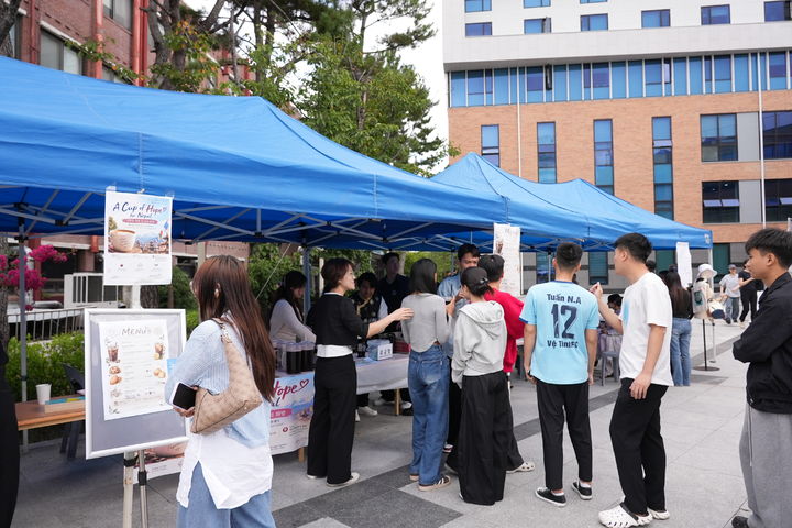 [울산=뉴시스] 울산과학대가 10일 교내에서 네팔 재난 구호 기금 마련 문화 교류 행사를 열었다. (사진=울산과학대 제공) 2026.09.10. photo@newsis.com *재판매 및 DB 금지