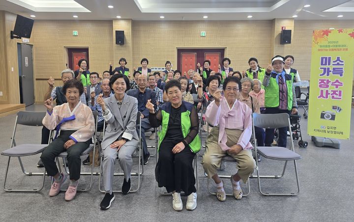 [창녕=뉴시스] 안지율 기자 = 하하동동+어울림데이 찾아가는 이동복지관 운영 기념퐐영을 하고 있다. (사진= 창녕군 제공) 2026.09.10. photo@newsis.com *재판매 및 DB 금지