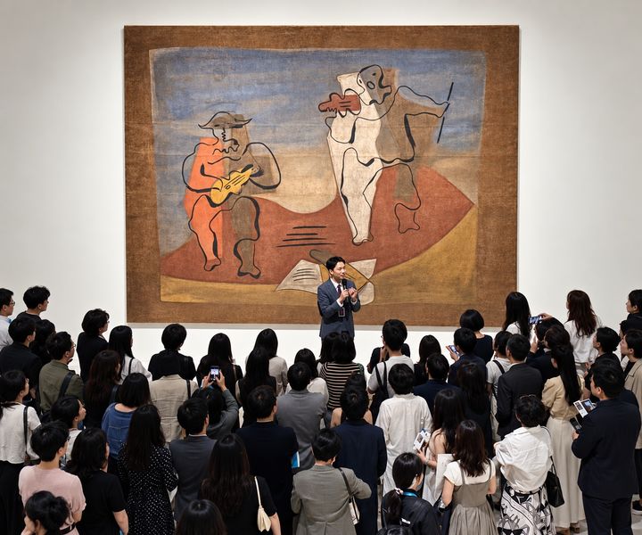 [서울=뉴시스] 퐁피두센터 한화 도슨트 프로그램에 참여한 관람객들. (사진=한화생명 제공) 2026.09.10. photo@newsis.com *재판매 및 DB 금지