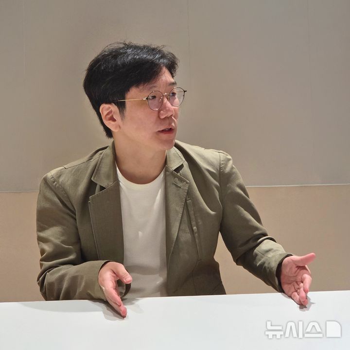 [서울=뉴시스] 성낙호 네이버클라우드 AI기술총괄 전무가 9일 오전 경기 성남시 네이버 사옥 '그린팩토리'에서 진행한 인터뷰에서 취재진 질문에 답하고 있다. 2026.09.11. (사진=네이버클라우드 제공)