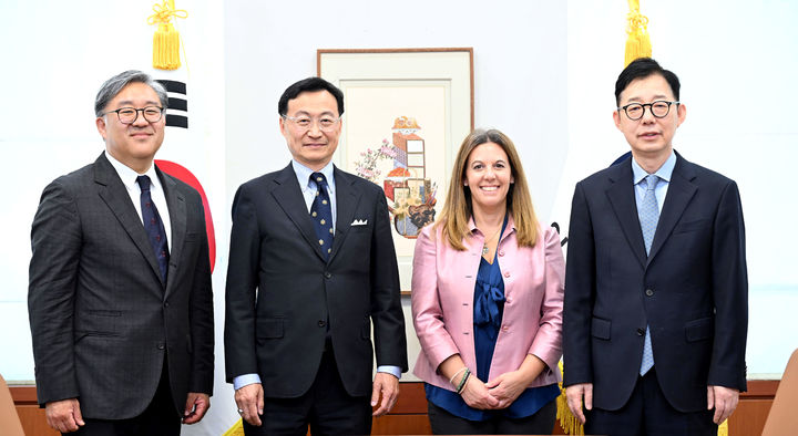 [서울=뉴시스] 박윤주 외교부 제1차관, 스팀슨 센터 대표단 면담 (사진=외교부 제공) 2026.09.10 *재판매 및 DB 금지