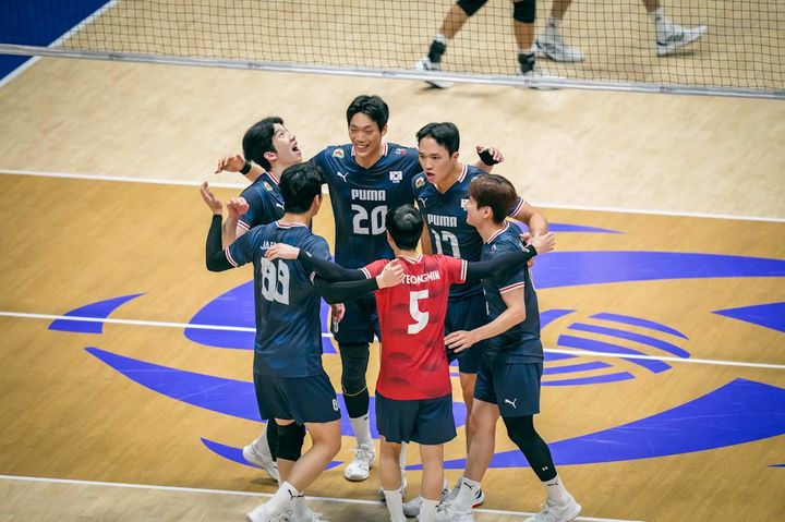 [서울=뉴시스] 8일 중국을 세트 점수 3-1로 꺾고 2026 아시아남자배구선수권대회 준결승에 진출한 한국 남자배구 대표팀. (사진=FIVB 공식 홈페이지 캡처) 2026.09.08. *재판매 및 DB 금지