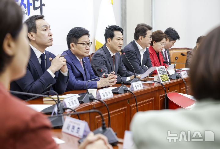 [서울=뉴시스] 정병혁 기자 = 장동혁 국민의힘 대표가 10일 서울 여의도 국회에서 열린 최고위원회의에서 발언하고 있다. 2026.09.10. jhope@newsis.com