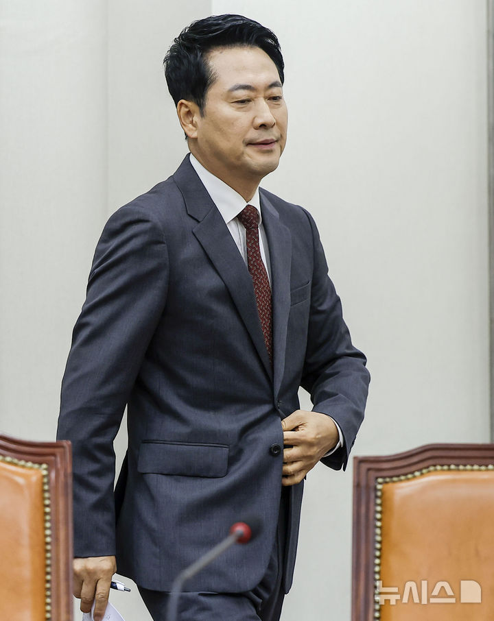 [서울=뉴시스] 정병혁 기자 = 장동혁 국민의힘 대표가 10일 서울 여의도 국회에서 열린 최고위원회의에 참석하고 있다. 2026.09.10. jhope@newsis.com