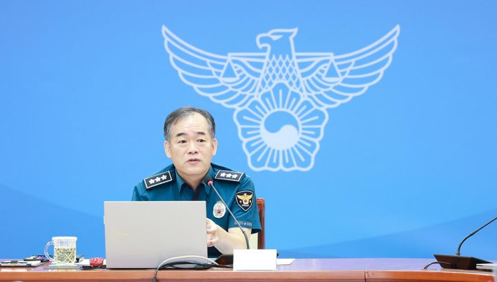 [서울=뉴시스] 경찰청은 김종철 경찰청장 직무대행이 22일 서울 마포경찰서와 서울시 정신응급합동대응센터를 방문해 현장 대응체계를 점검했다고 밝혔다. 사진은 김 직무대행이 지난달 10일 서울 서대문구 경찰청에서 한-중앙아시아 정상회의 경호안전대책 점검회의를 주재하고 있는 모습. (사진=경찰청 제공) 2026.09.10. photo@newsis.com *재판매 및 DB 금지