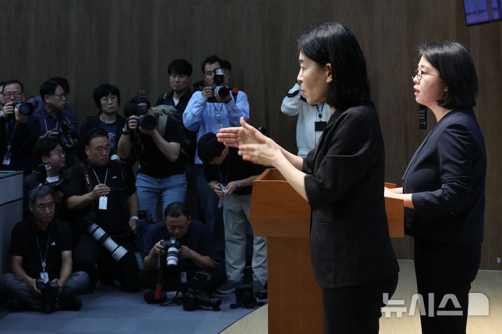 [서울=뉴시스] 최진석 기자 = 성평등가족부 장관 후보자인 용혜인 기본소득당 의원이 10일 여의도 국회 소통관에서 자신의 의혹 관련 기자회견을 하고 있다. 2026.09.10. myjs@newsis.com 