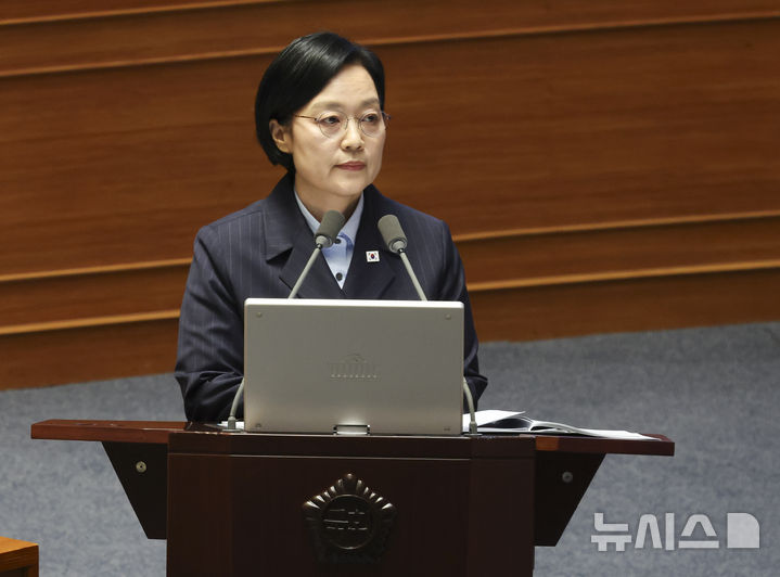 [서울=뉴시스] 김근수 기자 = 한성숙 국무총리가 10일 서울 여의도 국회에서 열린 제439회 국회(정기회) 제6차 본회의에서 외교·통일·안보에 관한 질문에 답하고 있다. 2026.09.10. ks@newsis.com