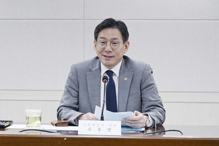 [서울=뉴시스] 조용범 기획예산처 차관이 10일 서울 중구 한국재정정보원에서 '재정운용 분야 정상화 전담반 3차 회의'를 주재하고 있다. (사진=기획예산처 제공) 2026.09.10. photo@newsis.com *재판매 및 DB 금지