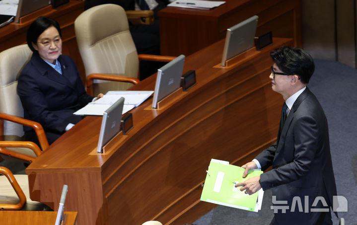 [서울=뉴시스] 김근수 기자 = 한동훈 무소속 의원이 10일 오후 서울 여의도 국회에서 열린 제439회국회(정기회) 제6차 본회의 대정부질문(외교·통일·안보)에서 한성숙 국무총리에게 질의를 마치고 이동하고 있다. 2026.09.10. ks@newsis.com