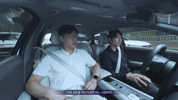 [판교=뉴시스] 박민우 현대차그룹 첨단차플랫폼본부(AVP)장 사장이 자율주행이 적용된 아이오닉 6를 타고 이동하는 모습. (사진=현대차그룹 제공) 2026.9.13. photo@newsis.com *재판매 및 DB 금지