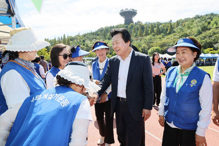 [창원소식]BNK경남은행, 저소득층에 1억원 기탁 등