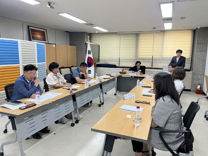 구리시 생활임금위원회 회의. (사진=구리시 제공) photo@newsis.com *재판매 및 DB 금지