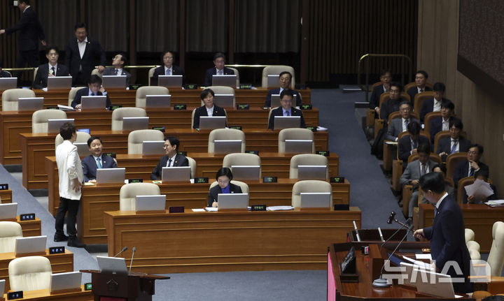 [서울=뉴시스] 김근수 기자 = 조정식 국회의장이 11일 서울 여의도 국회에서 열린 제439회국회(정기회) 제7차 본회의 대정부질문(경제분야)에서 의사봉을 두드리고 있다. 2026.09.11. ks@newsis.com