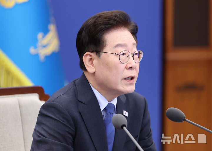 [서울=뉴시스] 김진아 기자= 이재명 대통령이 11일 청와대에서 열린 수석보좌관회의에서 발언하고 있다. 2026.09.11. bluesoda@newsis.com