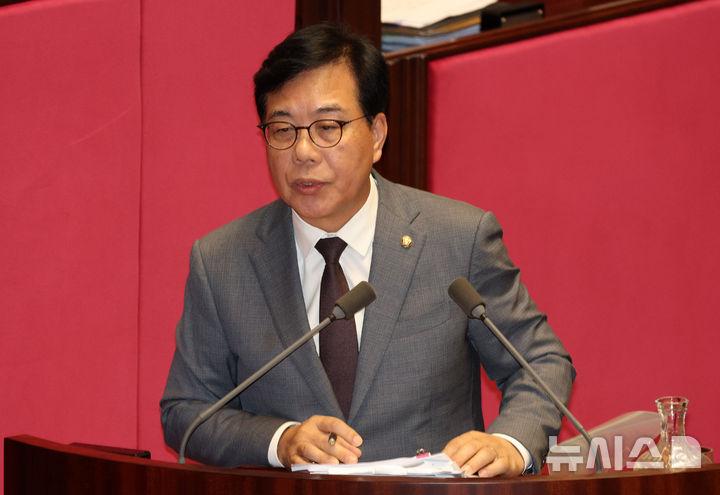 [서울=뉴시스] 고범준 기자 = 송언석 국민의힘 의원이 11일 서울 여의도 국회에서 열린 제439회 국회(정기회) 제7차 본회의 경제에 관한 대정부질문에서 한성숙 국무총리에게 질의하고 있다. 2026.09.11. bjko@newsis.com