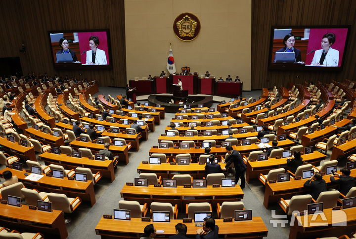 [서울=뉴시스] 고범준 기자 = 이언주 더불어민주당 의원이 11일 서울 여의도 국회에서 열린 제439회 국회(정기회) 제7차 본회의 경제에 관한 대정부질문에서 한성숙 국무총리에게 질의하고 있다. 2026.09.11. bjko@newsis.com