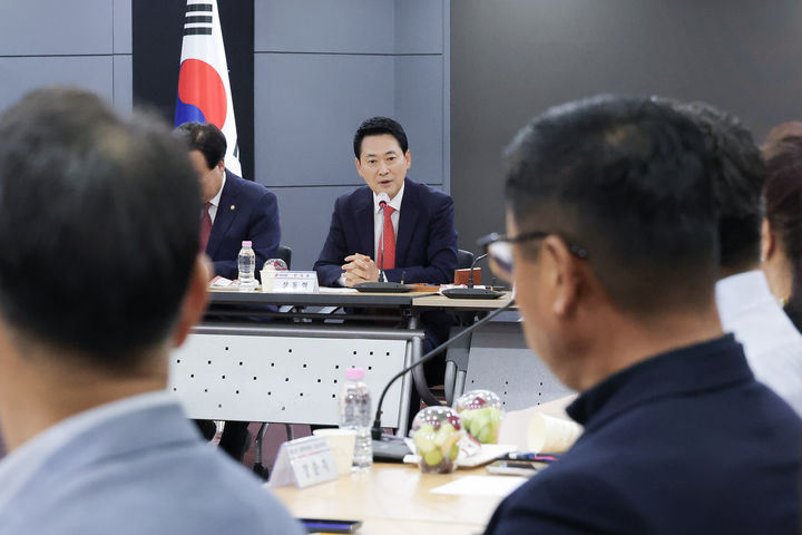 [서울=뉴시스] 김근수 기자 = 장동혁 국민의힘 대표가 지난 11일 오전 경남 창원특례시 진해구청을 찾아 해군사관학교 이전 반대 현장간담회에 참석해 있다. (사진= 국민의힘 제공) 2026.09.11. photo@newsis.com *재판매 및 DB 금지