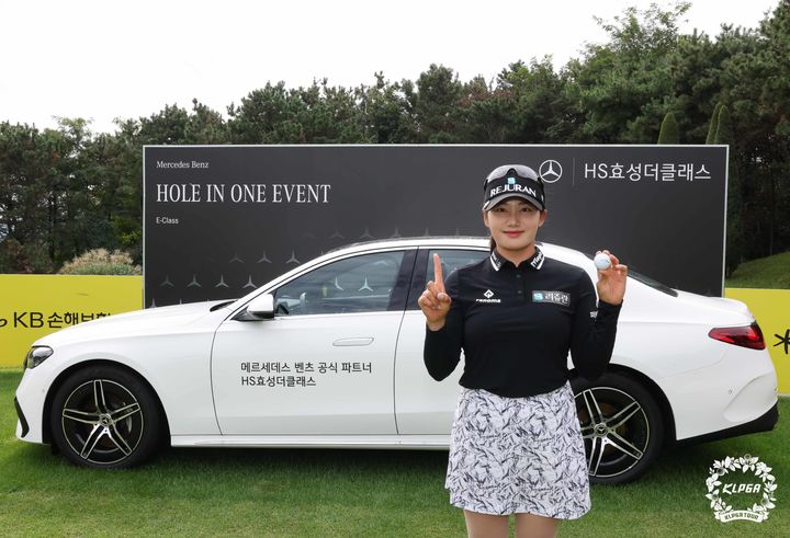 [서울=뉴시스] 노승희, 한국여자프로골프(KLPGA) 투어 시즌 세 번째 메이저 대 KB금융 골든라이프 챔피언십(총상금 15억원) 셋째 날 16번 홀(파3)에서 홀인원 기록. (사진=KLPGA 제공) *재판매 및 DB 금지