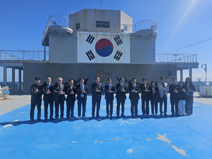 [안동=뉴시스] 지난 11일 영덕 장사상륙작전 전승기념탑에서 열린 '2026년 장사상륙작전 전승기념식'. (사진=경북도 제공) 2026.09.13. photo@newsis.com *재판매 및 DB 금지