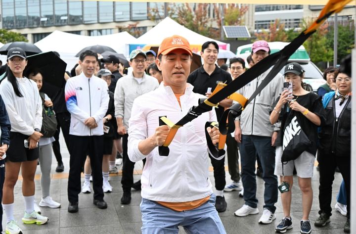 [서울=뉴시스] 오세훈 서울시장이 13일(일) 아침, 서울식물원에서 열린 ‘쉬엄쉬엄 모닝’ 상시 부대행사인 ‘서울. (사진=서울시 제공) 2026.09.13. photo@newsis.com *재판매 및 DB 금지