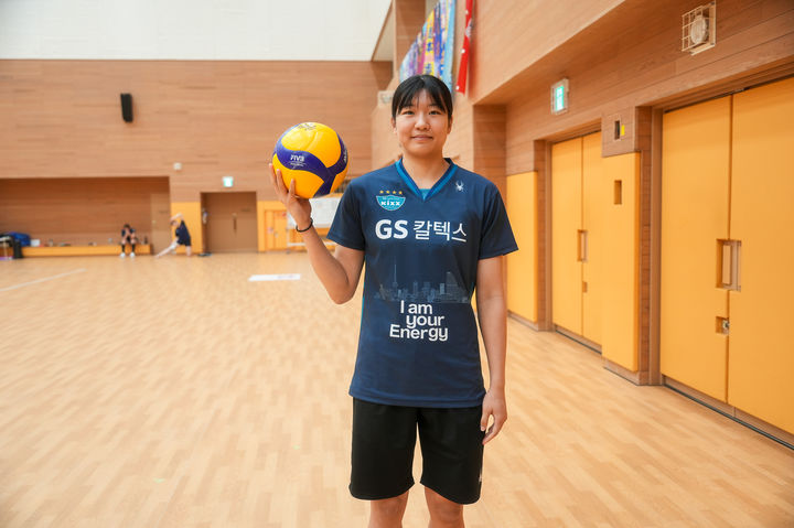 [서울=뉴시스] 여자 프로배구 오세연이 12일 일본 이바라키현 히타치나카 GS칼텍스 전지훈련장에서 취재진과 인터뷰를 하고 있다. (사진=GS칼텍스 제공) 2026.09.12. *재판매 및 DB 금지