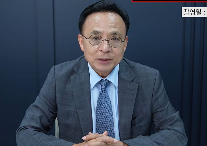 [서울=뉴시스]김영익 서강대 경제대학원 겸임교수가 국채금리 급등과 국제유가 상승을 근거로 올 4분기 코스피 조정과 내년 상반기 AI 거품 붕괴 가능성을 경고했다.(사진=김영익의 경제스쿨 유튜브 캡처)2026.09.13.