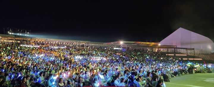[여수=뉴시스] 2026여수세계섬박람회장 주행사장 열린무대에서 12일 밤 위클리콘서트가 열리고 있다. (사진=조직위 제공) 2026.09.13. photo@newsis.com *재판매 및 DB 금지