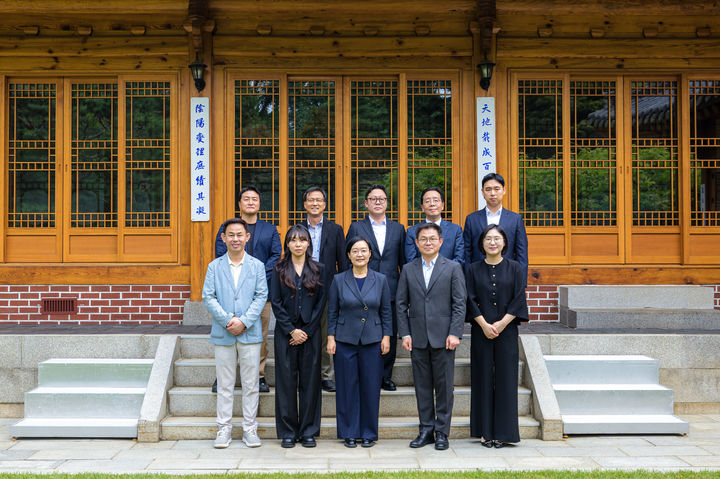 [서울=뉴시스]한성숙 국무총리가 13일 총리 서울공관에서 마약류 대응 현장 인력들과 '제4회 열린 브런치'를 열고 있다. (사진=총리실 제공) 2026.09.13. photo@newsis.com *재판매 및 DB 금지